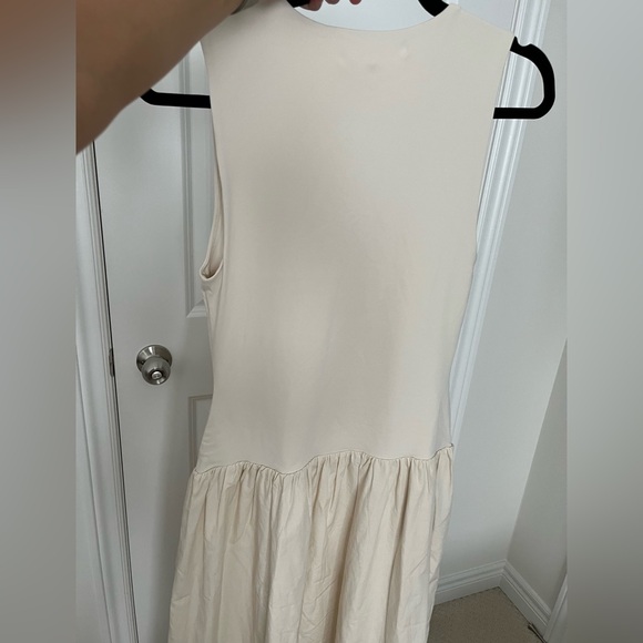 NWT aritzia worldly dress - Picture 3 of 3
